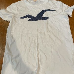 Men’s size small Hollister shirt sleeve shirt
